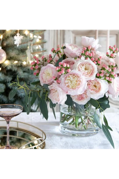 Троянда англійська Кейра у флористичній композиції